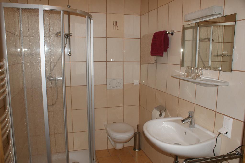 Familie Lampersberger Hotel Sachsenburg Ngoại thất bức ảnh